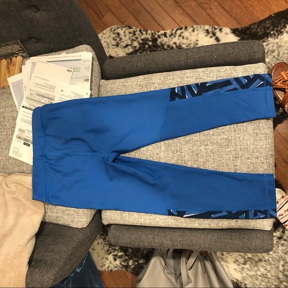 Blue under armour crop leggings - Picture 2 of 2